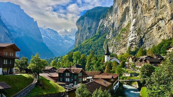 From Lucerne: Swiss Alps, Lauterbrunnen, Beatus Caves Grindelwald