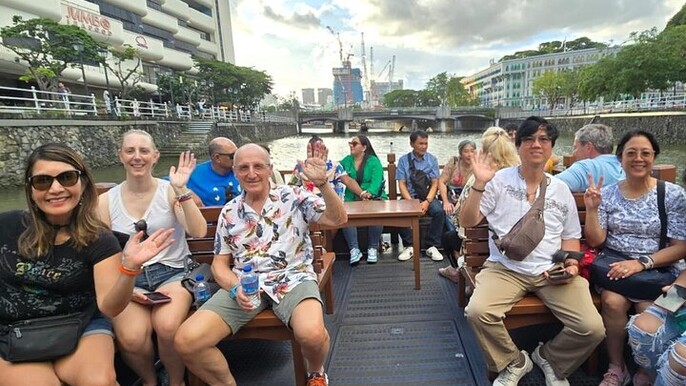 3 Pax Bundle Singapore River Cruise and Stunning Light Shows