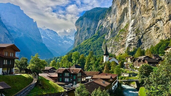 From Zurich: Swiss Alps, Lauterbrunnen, Beatus Caves, Grindelwald