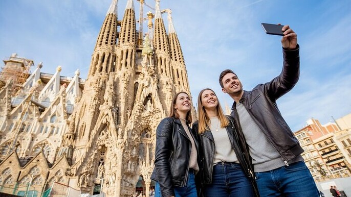 Sagrada Familia Guided Tour with Official Guide