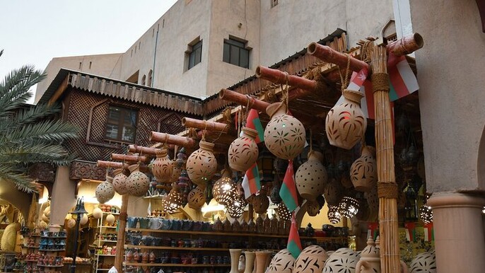 Nizwa Souq, Nizwa, Bahla Forts & Jabreen Castel with Omani Meal