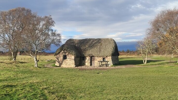 Inverness Lochness & Outlander stones & Castle private group Tour