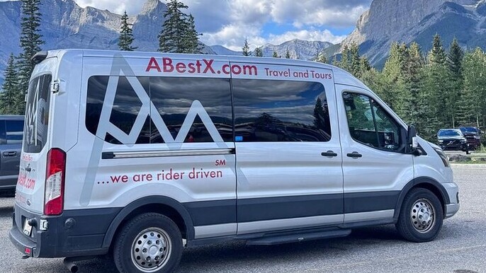 Shuttle Bus from YYC Airport to Canmore and Banff
