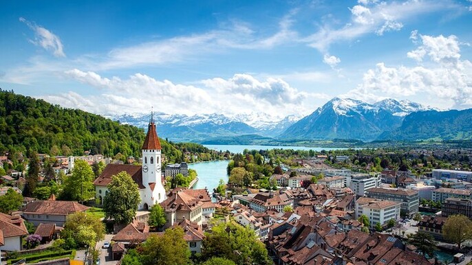 From Zurich: Thun Tour, Beatus Caves, Lake Cruise and Cheese