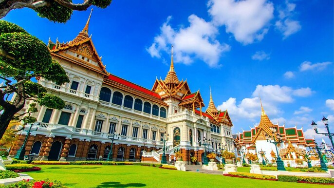 Bangkok: Grand Palace, Wat Pho, and Wat Arun Guided Tour