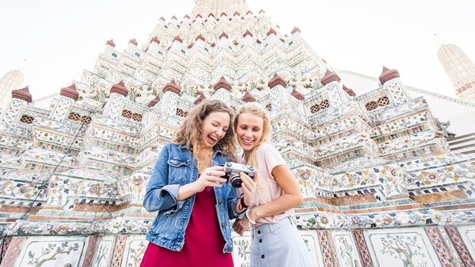 Grand Palace & Temples of Bangkok with experienced guide