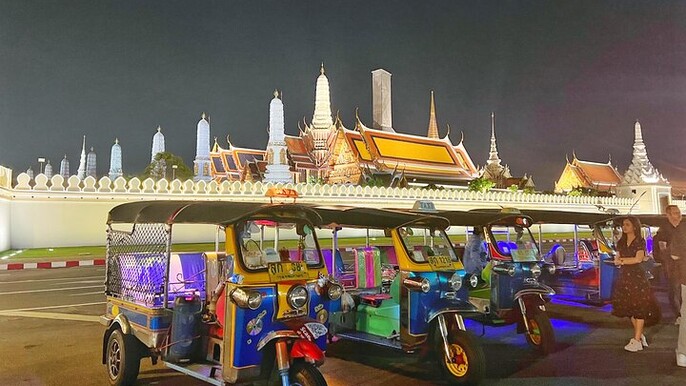 Tuk-tuk Private Tour in Bangkok by Night with Chinatown meal