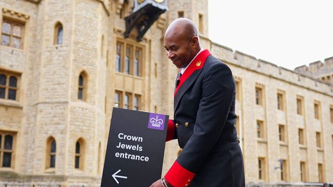 Discover London's Iconic Landmark with Tickets